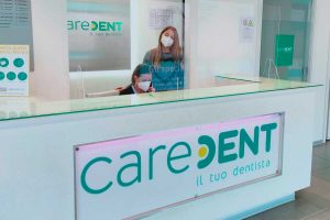 In foto: Veronica e Gisella, parte dello staff Caredent