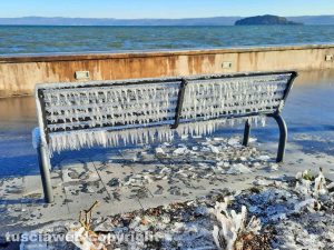 Marta - Una panchina ghiacciata