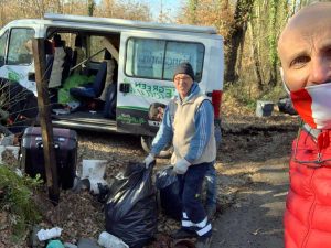Orte - I volontari ripuliscono il bosco di Castel Bagnolo