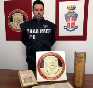 Perugia - Carabinieri - Sequestrati libri antichi