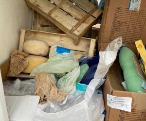 Terni - Polizia stradale - Il furgone con la merce avariata