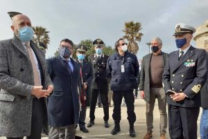 La cerimonia al porto