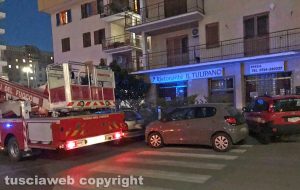 Viterbo - Via Gargana - Uomo minaccia di uccidersi