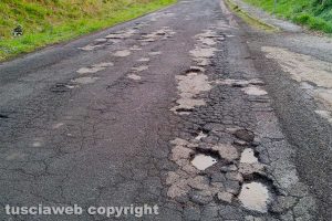 Vetralla - Buche in strada Forocassio