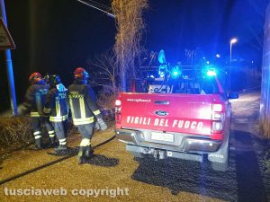 Montefiascone - L'intervento dei vigili del fuoco in via Coste