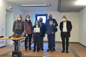 Brando Maria Medici, la famiglia, il sindaco, l'assessore Rossi e il maestro Laterza