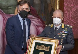 Giuseppe Lasco, condirettore generale di Poste Italiane e il comandante generale della Guardia di Finanza, Giuseppe Zafarana