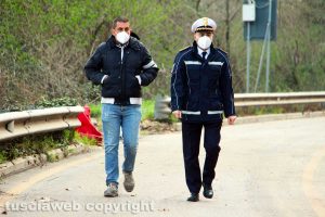 Viterbo - L'operaio e il comandante Mauro Vinciotti