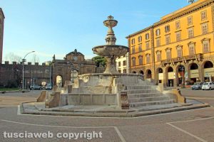 Viterbo - La fontana di piazza della Rocca
