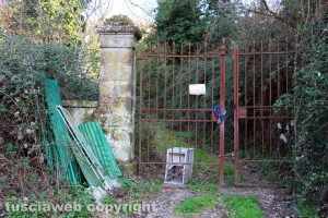 Viterbo - Una delle discariche lungo la Cassia sud