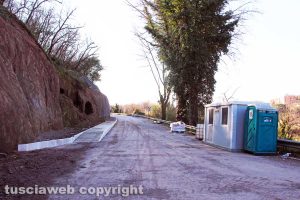Viterbo - Il marciapiede "dimezzato" di Ponte dell'Elce