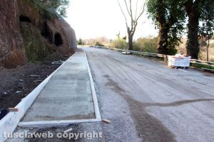 Viterbo - Il marciapiede di Ponte dell'Elce