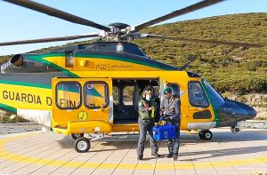 Guardia di Finanza - A Ponza e Ventotene i vaccini anti Covid arrivano in elicottero