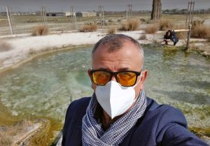 L'assessore Contardo davanti alla callara