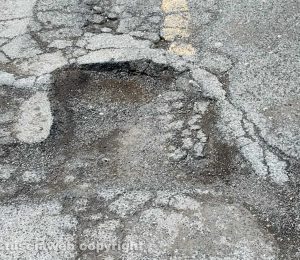 Viterbo - La buca in via Monti Cimini