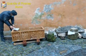 Roma - Guardia di finanza - Reperti in una villa