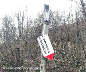 Viterbo - Distrutta la segnaletica dei percorsi Cai sulla Palanzana