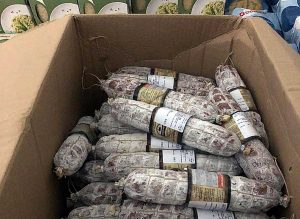 Vitorchiano - I pacchi non consegnati e accatastati in un locale