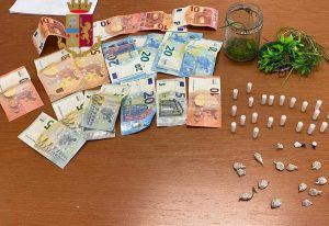 Napoli - Polizia - La droga ritrovata