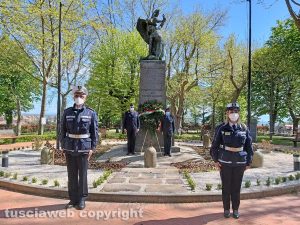 Montefiascone - La deposizione della corona d'alloro al monumento ai caduti