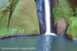 Farnese - "La grotta del diavolo e la cascata"