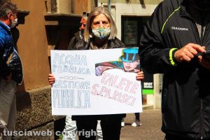 Viterbo - La manifestazione del comitato Noi non ce la beviamo