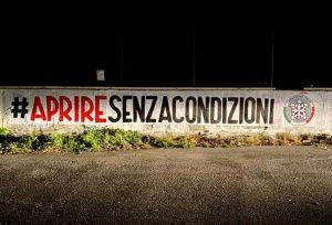 Riaperture - Lo striscione di CasaPound