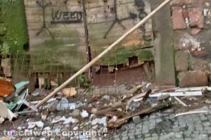 Viterbo - Rifiuti abbandonati a via della Parrocchia