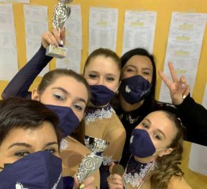 Sport - Pattinaggio artistico - Le atlete con Martina e Elena Tosini