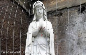 Viterbo - Santa Rosa - La statua a Ponte dell'Elce