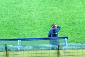 Sport - Calcio - Casertana - Federico Guidi mostra il dito medio alla tribuna del Rocchi