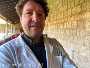 Viterbo - Il restauratore Emanuele Ioppolo
