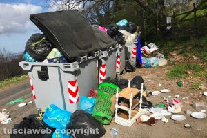 Viterbo - L'isola ecologica in strada Canale