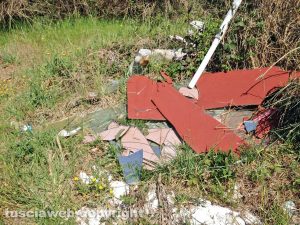 Viterbo - Rifiuti in strada Mammagialla