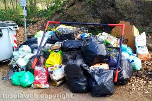 Viterbo - Rifiuti in strada Palomba