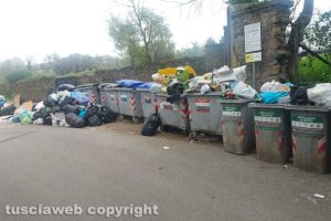 Viterbo - L'isola di prossimità in strada Filante