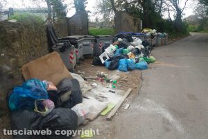 Viterbo - L'isola di prossimità in strada Filante
