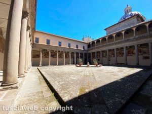 Viterbo - Chiesa della Trinità - Chiostro