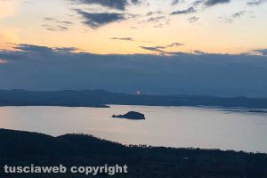 Montefiascone - Il lago di Bolsena al tramonto
