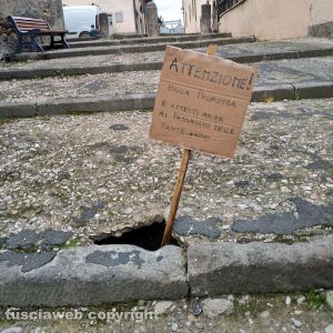Viterbo - Il cartello in via dei Vecchi