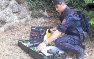 Rieti - Un carabiniere al lavoro per la lotta agli incendi boschivi