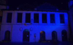 Il Comune illuminato di blu