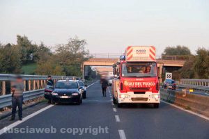 Carabinieri e vigili del fuoco (Immagine di repertorio)