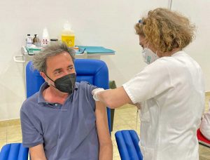 Paolo Sorrentino vaccinato all'open day a Civita Castellana