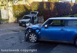 Auto contro auto sulla Cimina