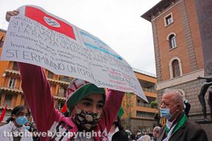 Viterbo - La manifestazione a sostegno della Palestina in piazza della Repubblica