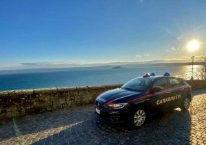 Capodimonte - Un’auto dei carabinieri