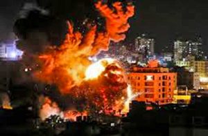 Raid aerei sulla Striscia di Gaza