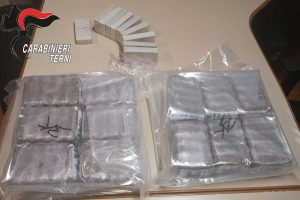 La droga sequestrata dai carabinieri di Terni