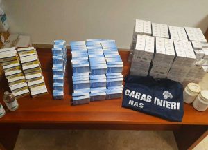 Catania - Farmaci sequestrati nel retro di un bar